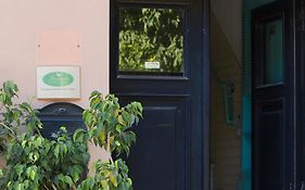 Appartamento Rosso Buoni e Cattivi